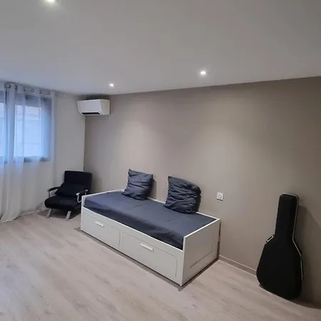 Maison Moderne ,200m De La Сasa de vacaciones *