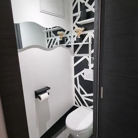 Maison Moderne ,200m De La 펜션 *